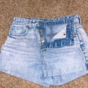 AMERICAN EAGLE: Mom Shorts: Button Fly: Light Wash